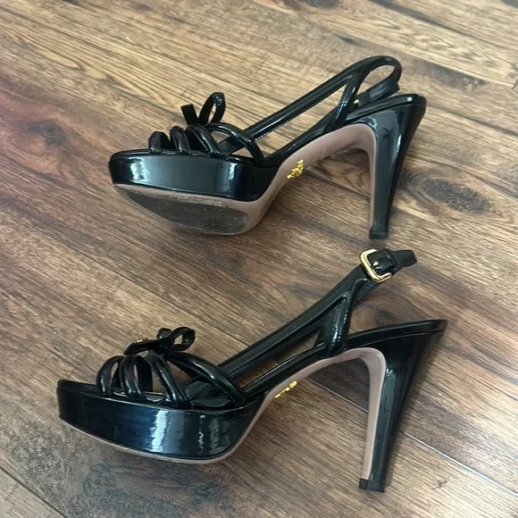 Prada  black heels very comfortable and great condition 😍😍😍 - Picture 4 of 7